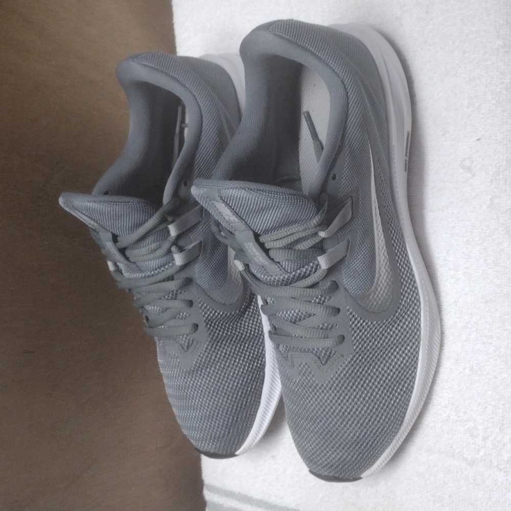 Nike Down Shifters Sneakers Size 10 Grey & White